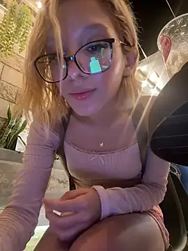 Snapshot of SweetBunnyGF chatting on 22, 6, 2026 SweetBunnyGF online show from 22, 6, 2026