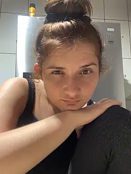 Snapshot of Bininhas2 chatting on 17, 10, 2025 Bininhas2 online show from 17, 10, 2025