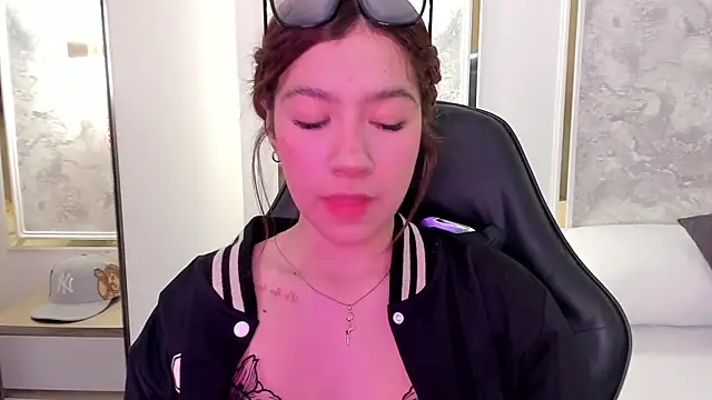 doll eyees  online show from 24, 9, 2025