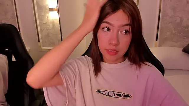 doll eyees  online show from 1, 10, 2025