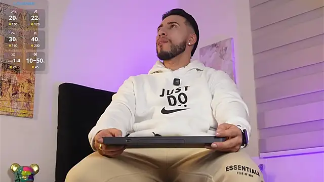 Thiago Hill online show from 17, 2, 2026