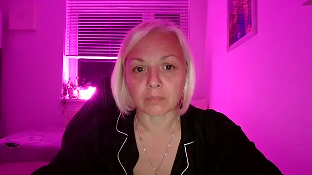 Linsy Kim online show from 27, 9, 2025