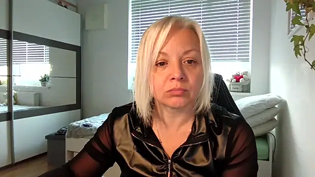 Snapshot of Linsy_Kim chatting on 4, 11, 2025 Linsy Kim online show from 4, 11, 2025