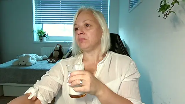 Snapshot of Linsy_Kim chatting on 14, 11, 2025 Linsy Kim online show from 14, 11, 2025