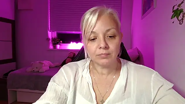 Snapshot of Linsy_Kim chatting on 14, 11, 2025 Linsy Kim online show from 14, 11, 2025