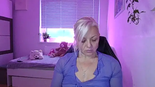 Snapshot of Linsy_Kim chatting on 20, 11, 2025 Linsy Kim online show from 20, 11, 2025