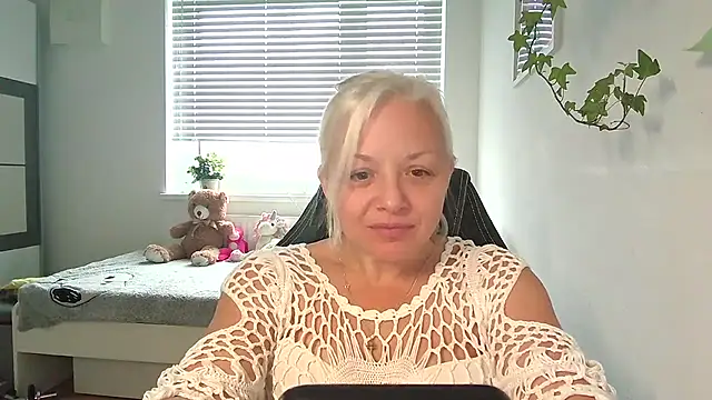 Snapshot of Linsy_Kim chatting on 2, 12, 2025 Linsy Kim online show from 2, 12, 2025