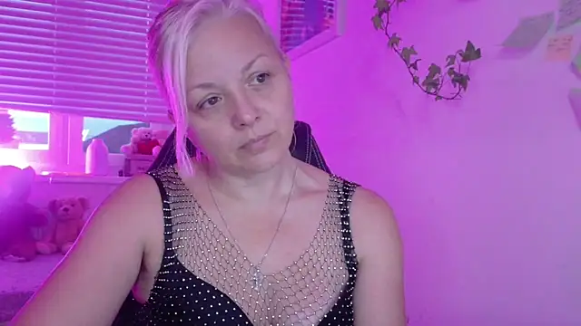 Snapshot of Linsy_Kim chatting on 4, 12, 2025 Linsy Kim online show from 4, 12, 2025