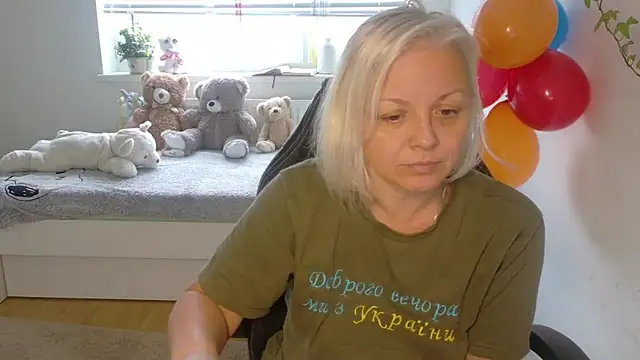 Snapshot of Linsy_Kim chatting on 15, 12, 2025 Linsy Kim online show from 15, 12, 2025