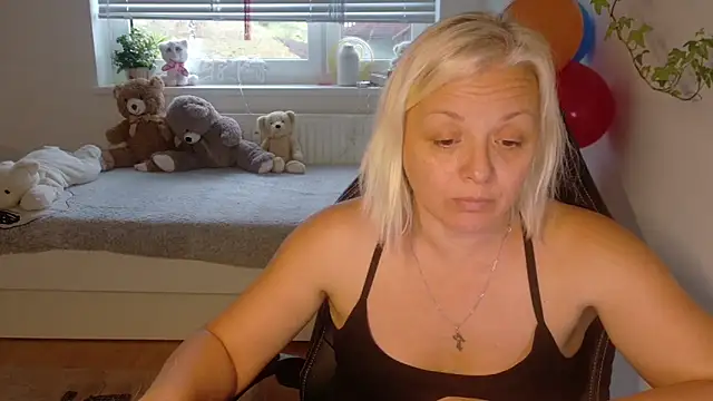 Snapshot of Linsy_Kim chatting on 17, 12, 2025 Linsy Kim online show from 17, 12, 2025