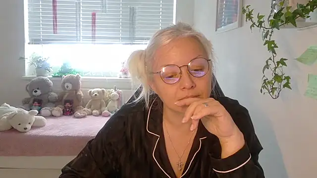 Linsy Kim online show from 10, 1, 2026