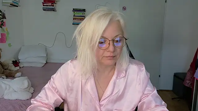 Linsy Kim online show from 25, 4, 2026