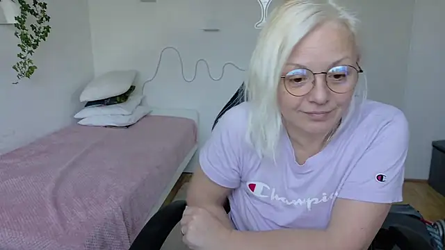 Linsy Kim online show from 30, 4, 2026