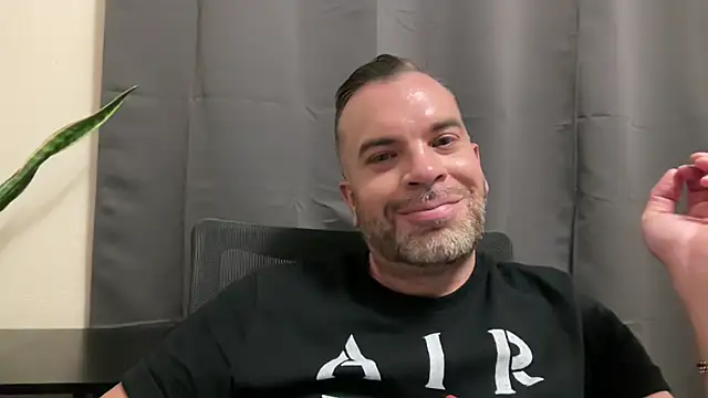 Snapshot of Ty_lerDavid chatting on 11, 10, 2025 Ty lerDavid online show from 11, 10, 2025