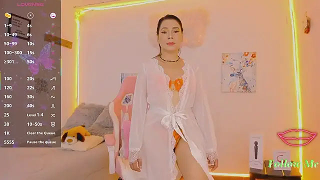 milfAaura online show from 23, 5, 2026