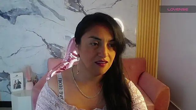 Snapshot of tamara_ch1 chatting on 28, 9, 2025 tamara ch1 online show from 28, 9, 2025