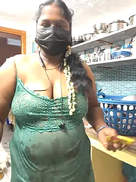 Snapshot of bakyasree143 chatting on 14, 10, 2025 bakyasree143 online show from 14, 10, 2025