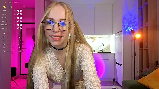 BritaKiss online show from 10, 11, 2025