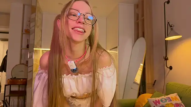 Snapshot of BritaKiss chatting on 15, 4, 2026 BritaKiss online show from 15, 4, 2026