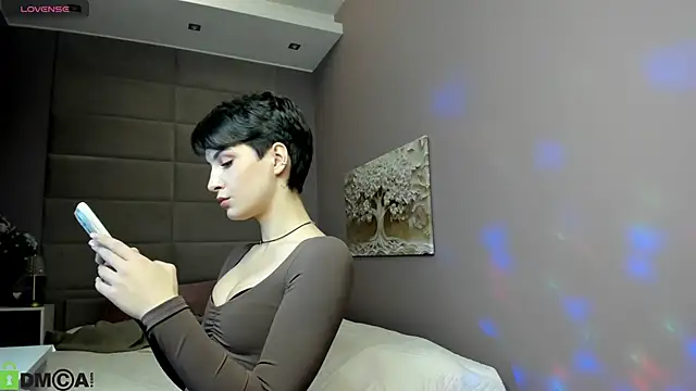 Adeline Perle online show from 10, 10, 2025