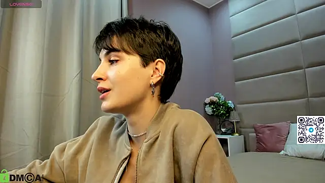 Adeline Perle online show from 14, 10, 2025