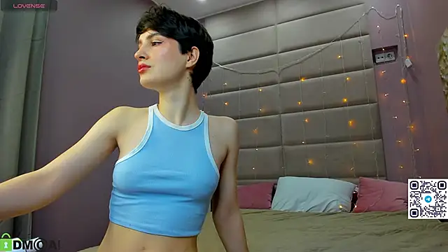 Adeline Perle online show from 5, 11, 2025