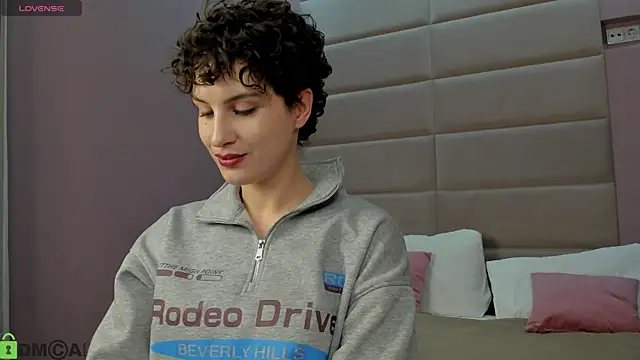 Adeline Perle online show from 3, 12, 2025