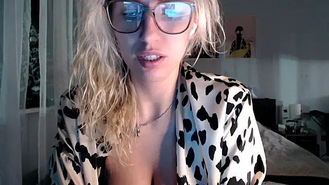 Snapshot of VivianCoke chatting on 1, 3, 2026 VivianCoke online show from 1, 3, 2026