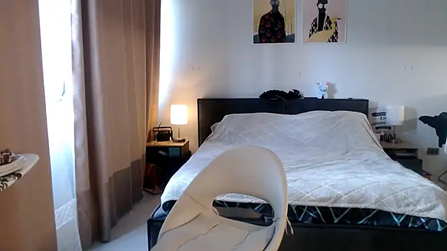 Snapshot of VivianCoke chatting on 7, 6, 2026 VivianCoke online show from 7, 6, 2026