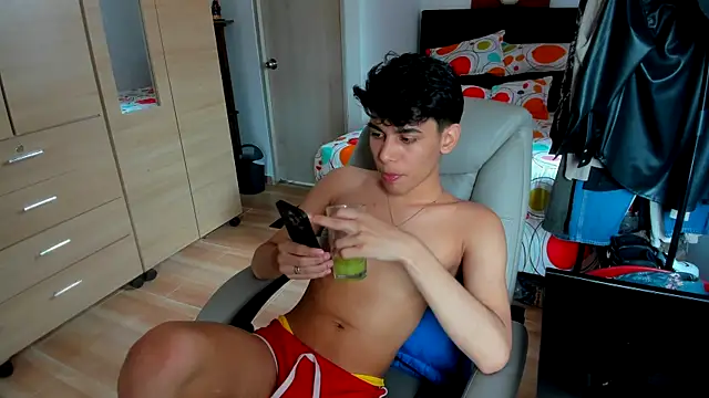 Snapshot of AliottTwink chatting on 1, 6, 2026 AliottTwink online show from 1, 6, 2026