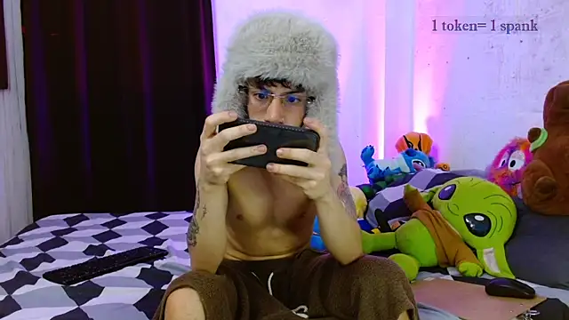 aaronjames1 online show from 6, 1, 2026