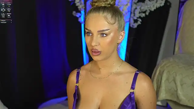 AubrieleRouj1 online show from 19, 6, 2026