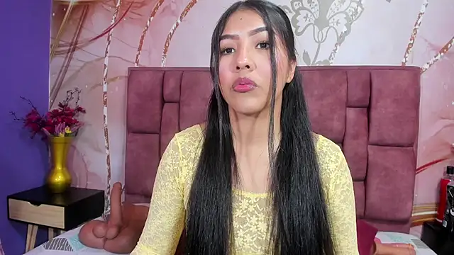 Snapshot of luna_maisonn chatting on 13, 12, 2025 luna maisonn online show from 13, 12, 2025