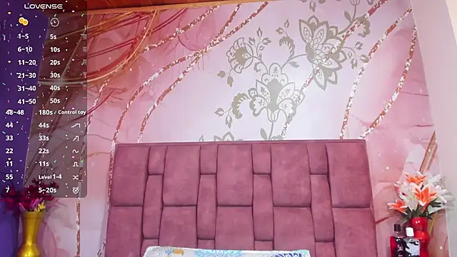 Snapshot of luna_maisonn chatting on 15, 12, 2025 luna maisonn online show from 15, 12, 2025