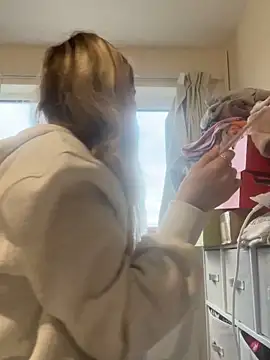 Angelloverxo online show from 5, 12, 2025