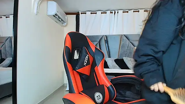 MiniLove 01 online show from 14, 10, 2025