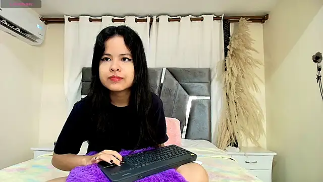 MiniLove 01 online show from 4, 5, 2026