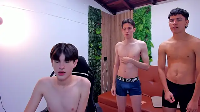 Snapshot of boysinheat_ chatting on 20, 10, 2025 boysinheat  online show from 20, 10, 2025