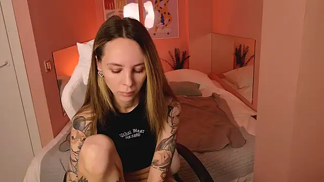 Snapshot of MiaGraham1 chatting on 24, 10, 2025 MiaGraham1 online show from 24, 10, 2025