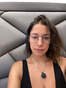 Snapshot of luvely chatting on 12, 4, 2026 luvely online show from 12, 4, 2026