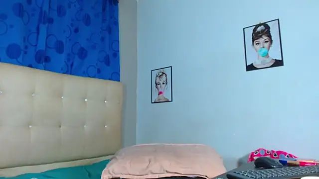 ebonny ts online show from 19, 9, 2025