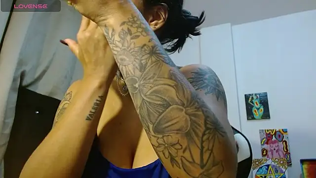 Snapshot of Divinejewel444 chatting on 8, 10, 2025 Divinejewel444 online show from 8, 10, 2025