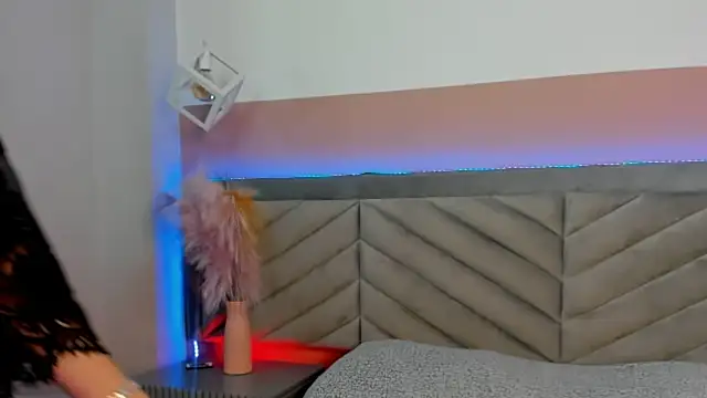 molly zanderbond  online show from 18, 10, 2025