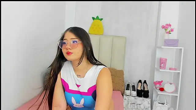 Snapshot of ImSofia222_ chatting on 13, 11, 2025 ImSofia222 online show from 13, 11, 2025