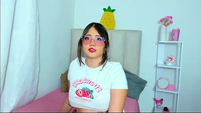 Snapshot of ImSofia222_ chatting on 21, 11, 2025 ImSofia222 online show from 21, 11, 2025