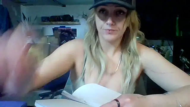 Snapshot of cutiekayls chatting on 30, 6, 2026 cutiekayls online show from 30, 6, 2026