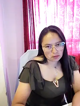 Snapshot of Daliz_Leon chatting on 14, 11, 2025 Daliz Leon online show from 14, 11, 2025