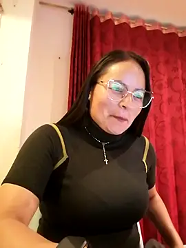 Snapshot of Daliz_Leon chatting on 4, 12, 2025 Daliz Leon online show from 4, 12, 2025