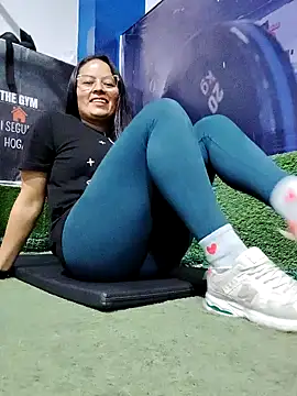 Snapshot of Daliz_Leon chatting on 18, 12, 2025 Daliz Leon online show from 18, 12, 2025