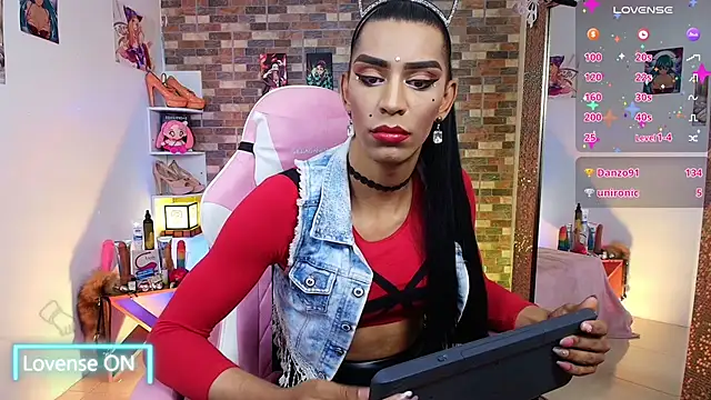 Starhott  online show from 24, 9, 2025